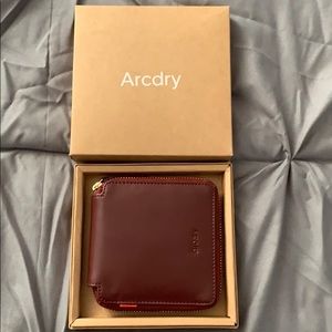 Arcdry Square Classic Zip Wallet